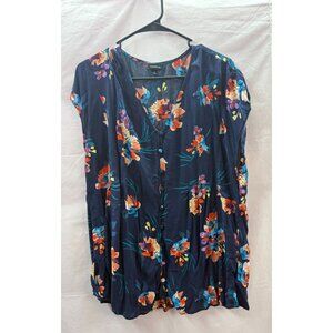 Torrid Size 2 Navy Blue Floral Sleeveless Button Accent Pullover Blouse